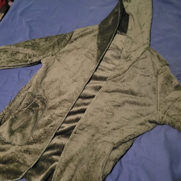 Green Sweater - Picture 2 of 2